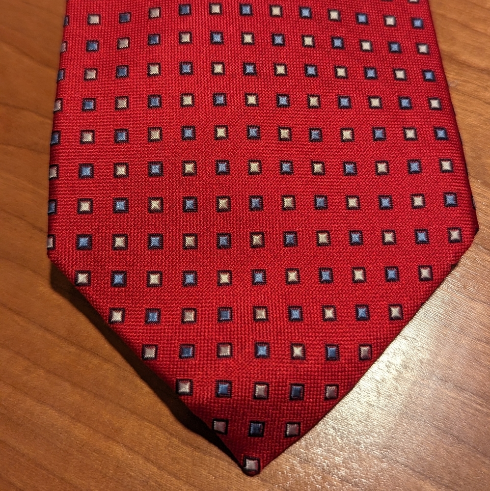 Beautiful red Izod geometric power tie